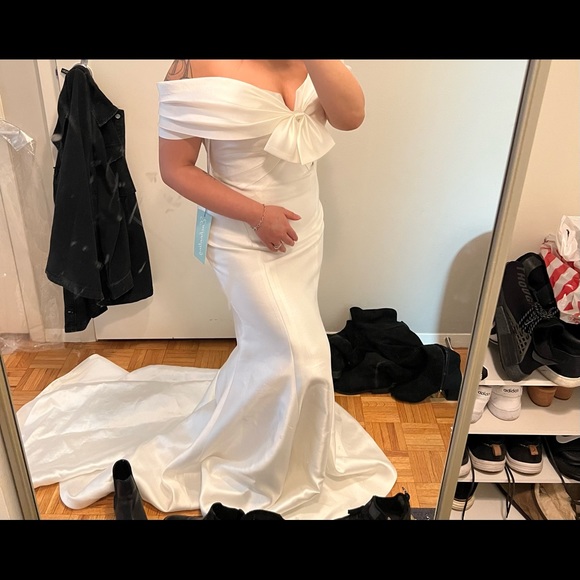 Enchanting gown. Brand new with tags size 10. Reposhing - Picture 7 of 7